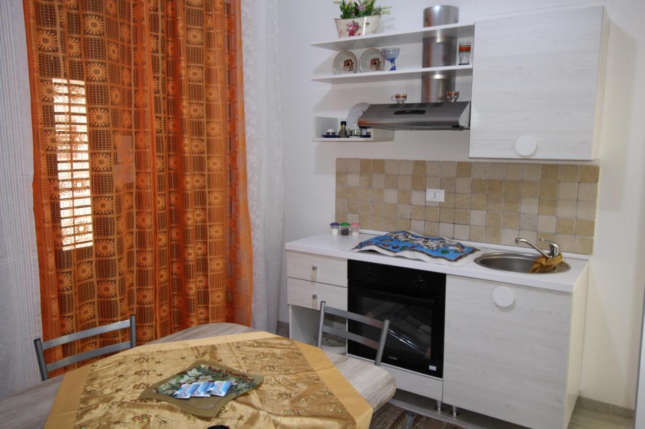 קאסטלמארה דל גולפו Roberto Guest House מראה חיצוני תמונה