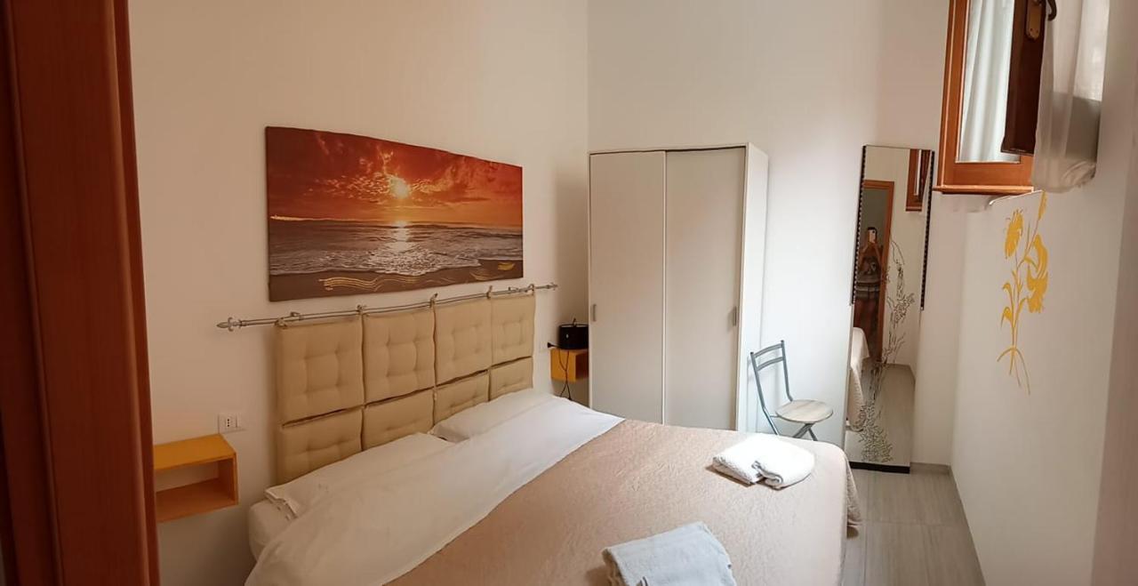 קאסטלמארה דל גולפו Roberto Guest House מראה חיצוני תמונה