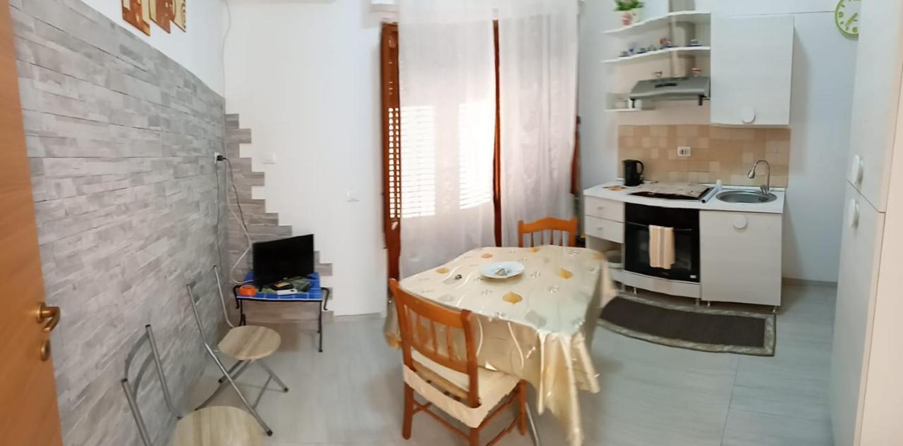 קאסטלמארה דל גולפו Roberto Guest House מראה חיצוני תמונה